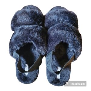 La Vie en Rose Black Fluffy Slippers